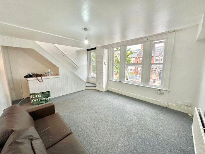 2 Bedroom Flat To Rent In Hardwicke Road, Palmers Green, N13