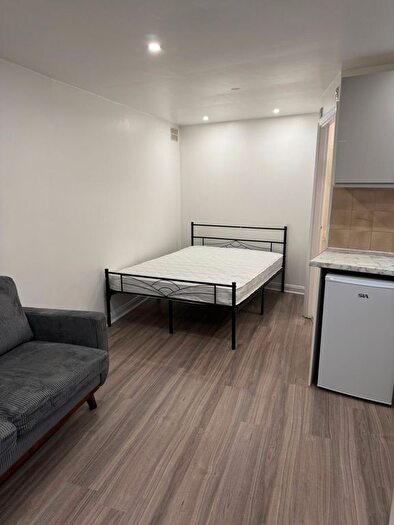Studio To Rent In Wessex Gardens, London, NW11