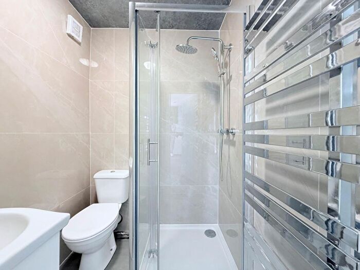 Studio To Rent In The Gardens, Harrow, HA1