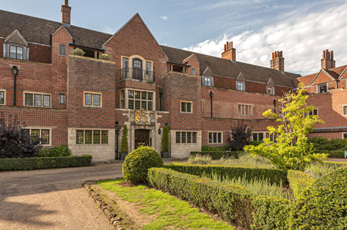 2 Bedroom Apartment For Sale In Kings Drive, Midhurst, GU29