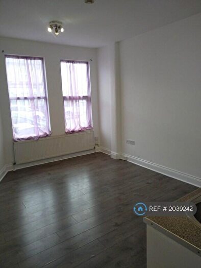 2 Bedroom Flat To Rent In Tintern Road, London, N22