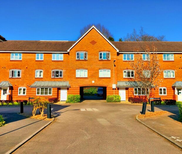 2 Bedroom Flat To Rent In Tylehurst Drive, Redhill, RH1