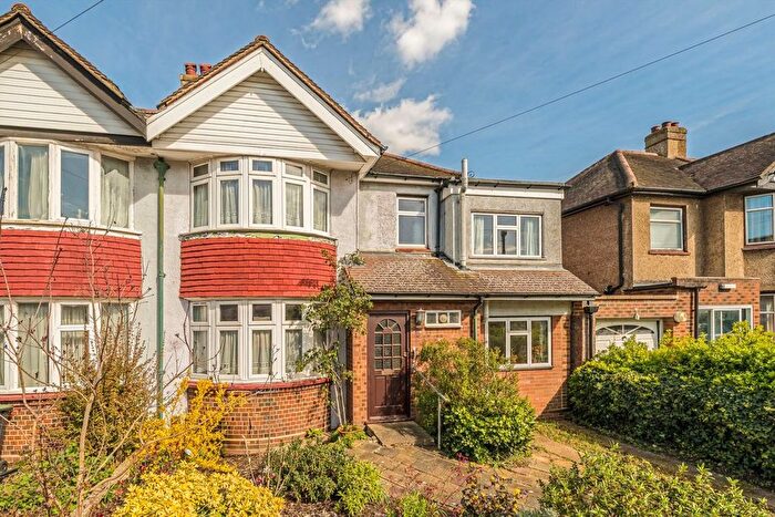 5 Bedroom Semi Detached House For Sale In Endway, Surbiton, KT5