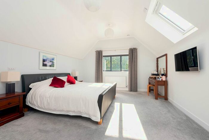 5 Bedroom Detached House For Sale In High Street, Standlake, OX29