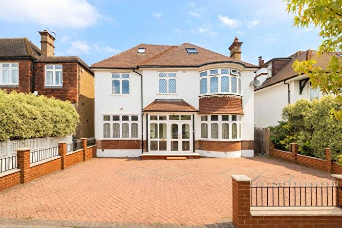 7 Bedroom Detached House For Sale In Hoadly Road, Streatham, SW16