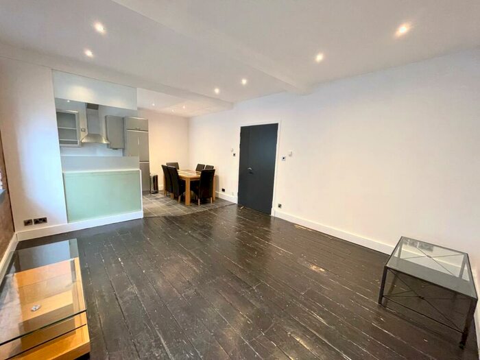 2 Bedroom Apartment To Rent In Stone Yard, Lace Market, NG1