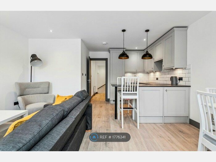 2 Bedroom Flat To Rent In Road, London, SW6