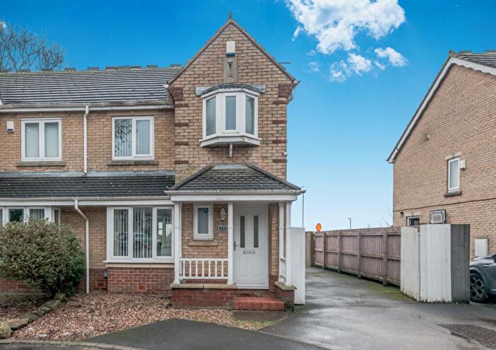 3 Bedroom Semi Detached House For Sale In Scholars Walk, Eccleshill, Bradford, BD2