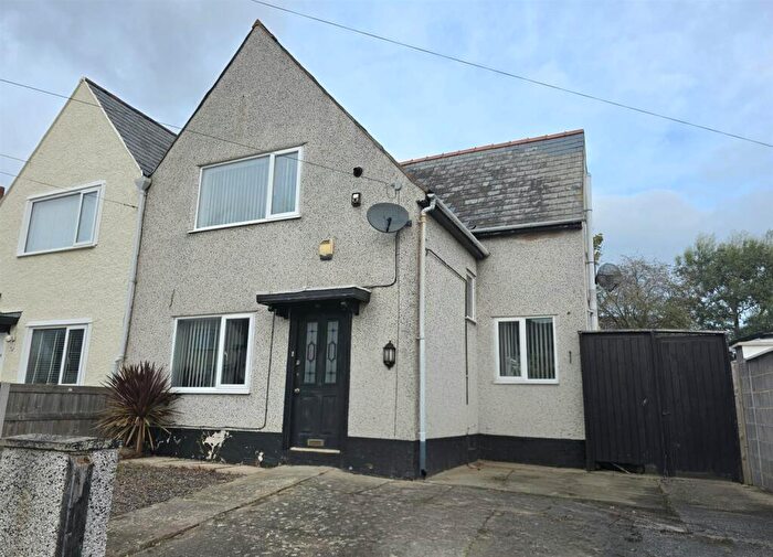 3 Bedroom Semi-Detached House To Rent In Marl Crescent, Llandudno Junction, LL31