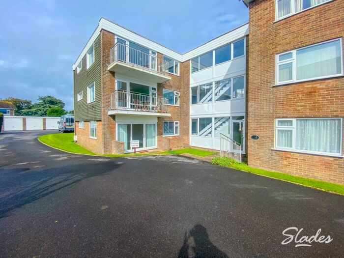 2 Bedroom Flat To Rent In Exeter Court, Wharncliffe Road, Highcliffe, BH23