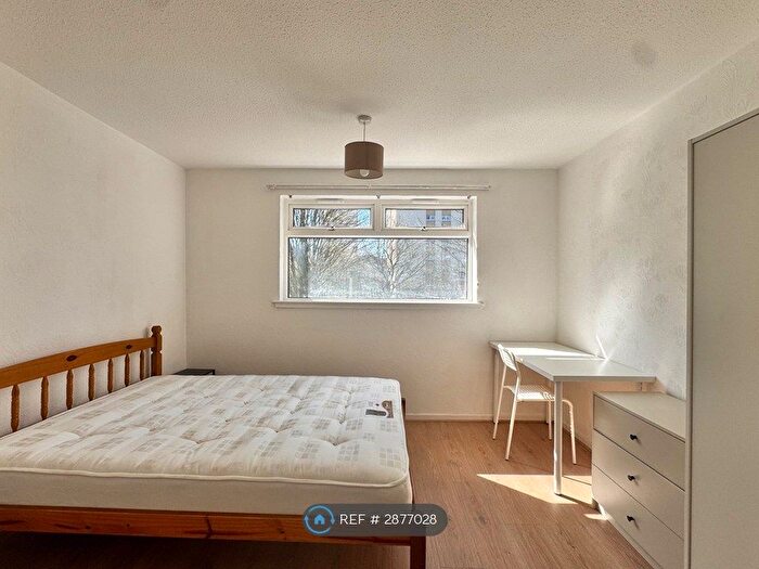 2 Bedroom Flat To Rent In Kennedy Path, Glasgow, G4