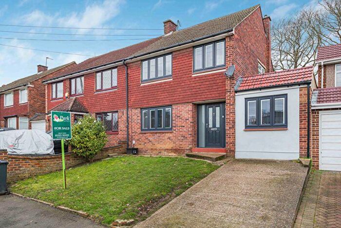 3 Bedroom Semi Detached House For Sale In Summerhouse Drive, Bexley, DA5