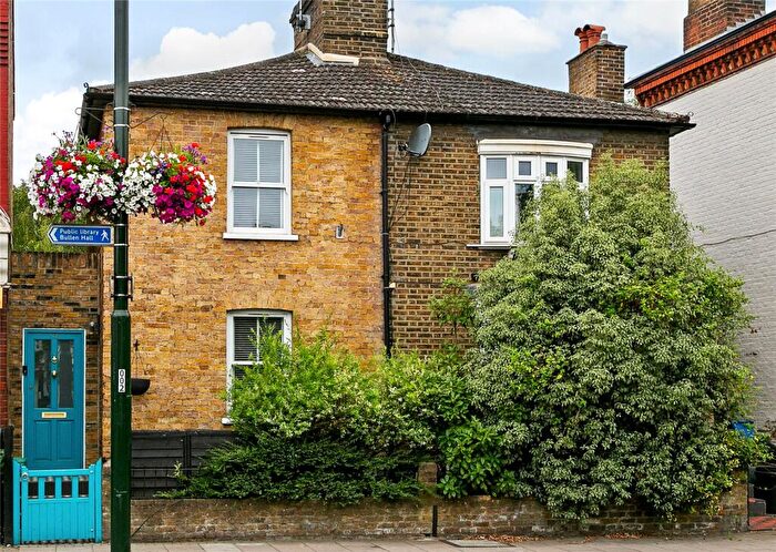 4 Bedroom Semi-Detached House For Sale In High Street, Hampton Wick, Surrey, KT1