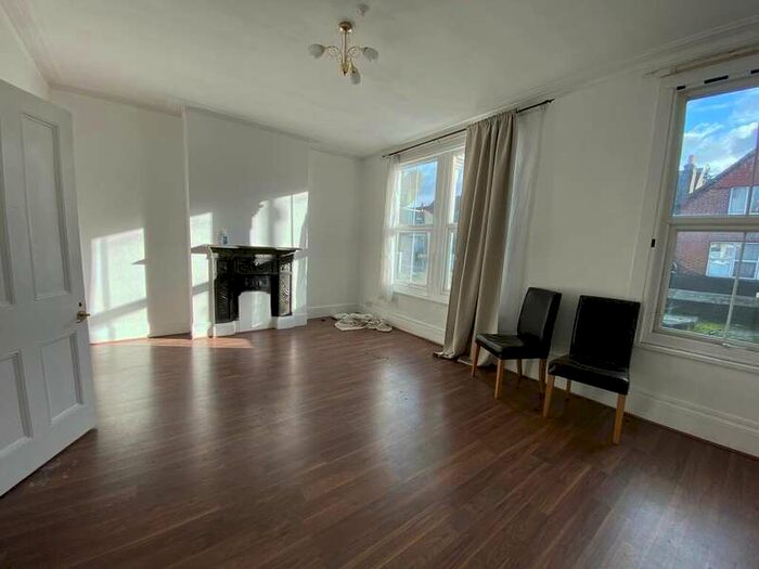 4 Bedroom Flat To Rent In Mitcham Lane, London, SW16
