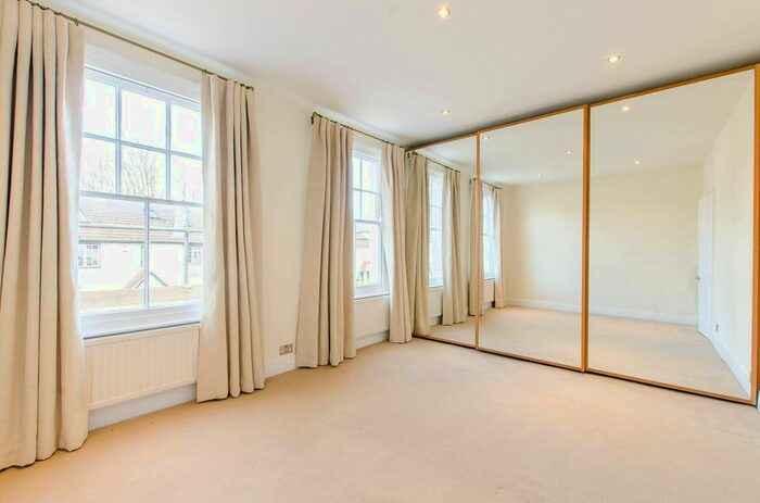 2 Bedroom Property To Rent In Magnolia Road, Strand On The Green, London, W4