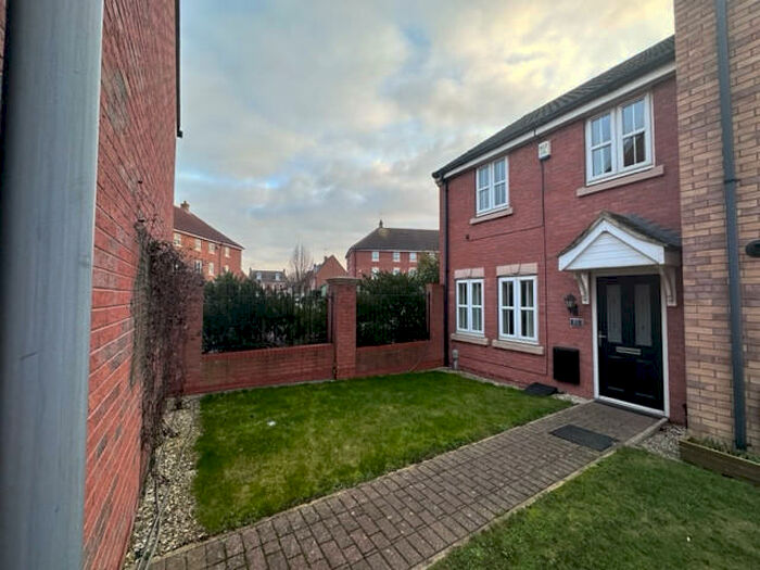 3 Bedroom End Of Terrace House To Rent In Pools Brook Park, Hull, Yorkshire, HU7