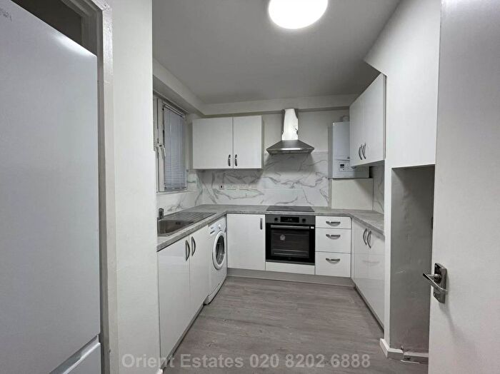 3 Bedroom Flat To Rent In Raglan Street, London, NW5