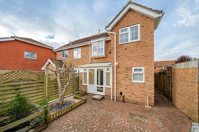 4 Bedroom Semi-Detached House For Sale In Acorn Close, Selsey, PO20