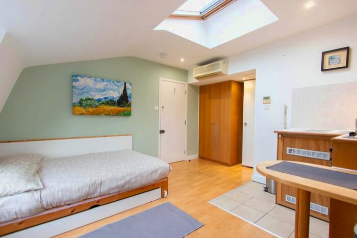 Studio To Rent In Gloucester Street, Pimlico, London, SW1V