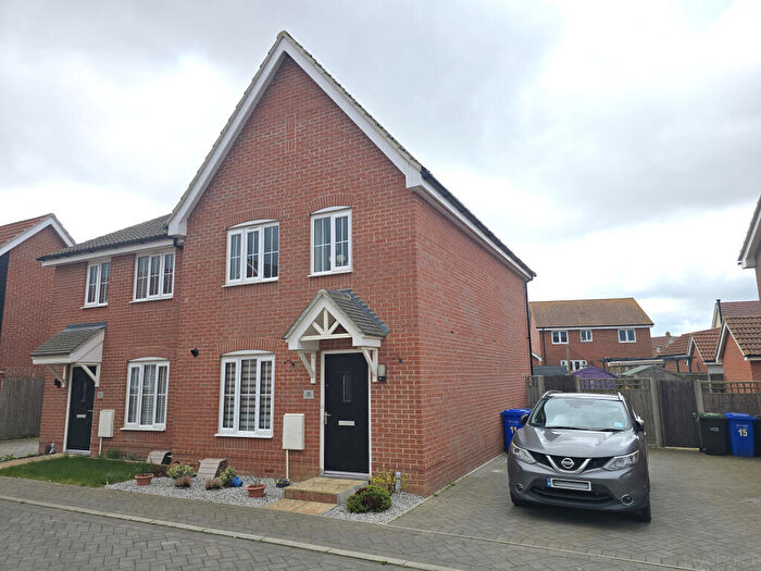 3 Bedroom Semi-Detached House For Sale In Wilbur Close, Bury St Edmunds, IP32