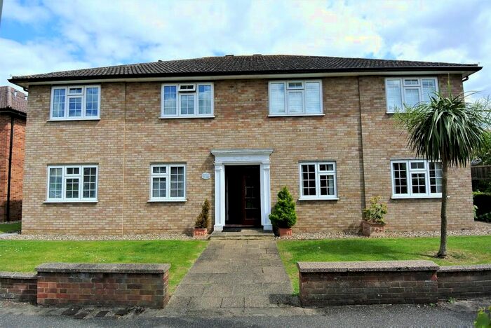 3 Bedroom Flat To Rent In Parkland Grove, Ashford, TW15