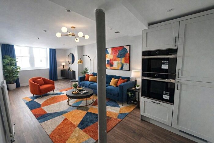 1 Bedroom Flat For Sale In New Canal, Salisbury, Wiltshire, SP1