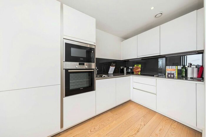 2 Bedroom Flat To Rent In Upper Richmond Road, Putney, London, SW15