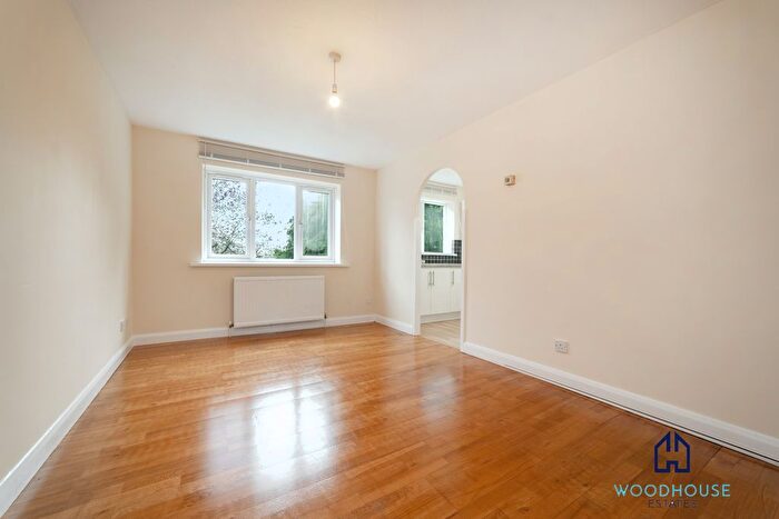 1 Bedroom Flat To Rent In Laburnum Close, London, N11