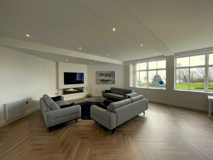 2 Bedroom Apartment To Rent In Hayes Road, Sully, Penarth, CF64