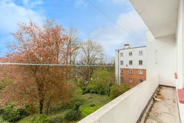 2 Bedroom Flat To Rent In The Woodlands, Upper Norwood, London, SE19