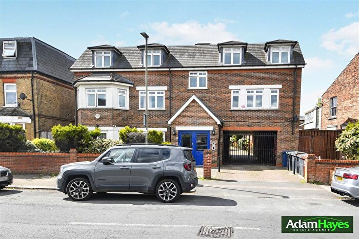 2 Bedroom Flat For Sale In Long Lane, Finchley Central, N3