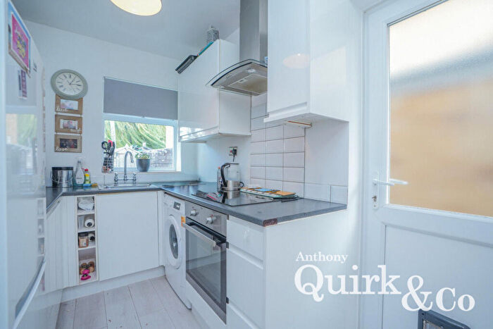 2 Bedroom Detached Bungalow For Sale In Thisselt Road, Canvey Island, SS8