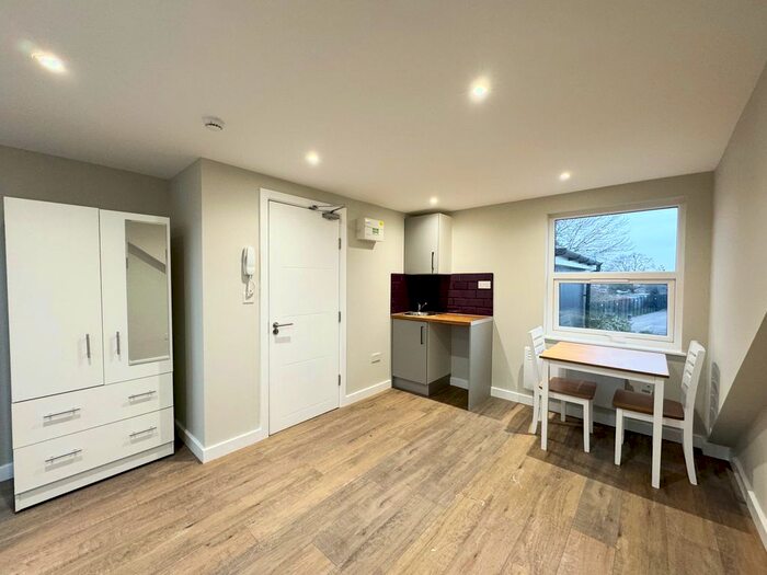 Studio To Rent In Tachbrook Road, Feltham, TW14