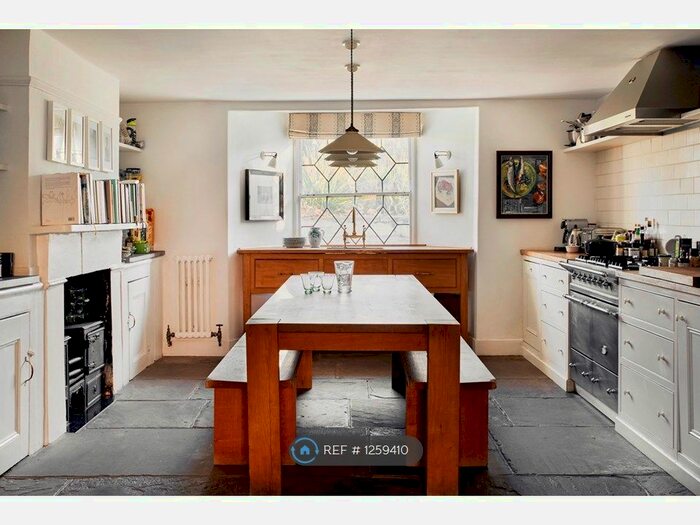 5 Bedroom Semi-Detached House To Rent In De Beauvoir Square, London N1