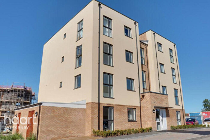 2 Bedroom Apartment To Rent In Farmingdale Close, Aylesbury, HP18