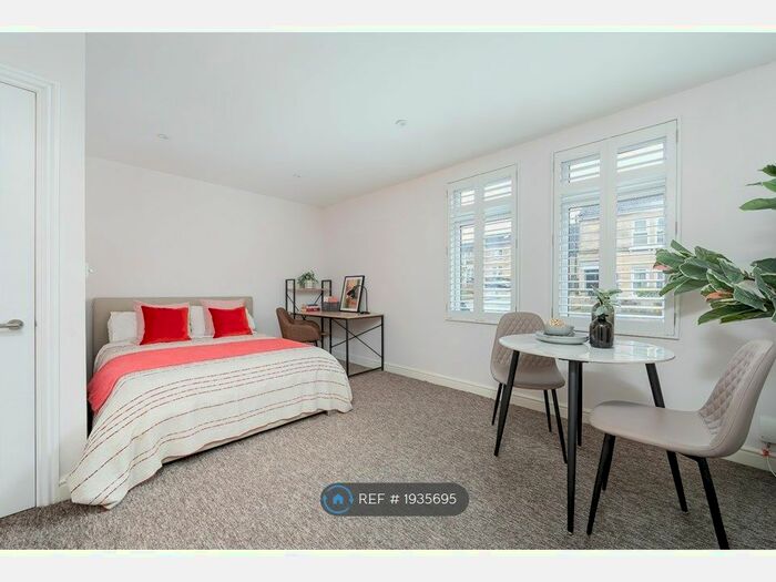 2 Bedroom Flat To Rent In West Avenue, Bath, BA2