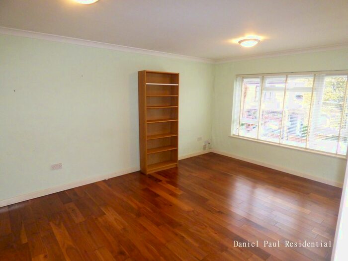 2 Bedroom Flat To Rent In Darwin Road, Ealing, W5