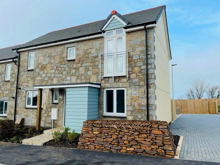 3 Bedroom Semi-Detached House To Rent In Hidderley Park, Camborne, TR14