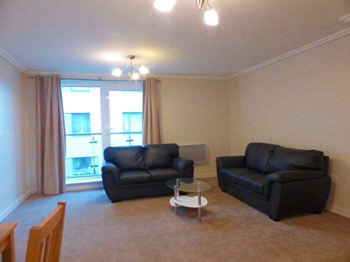 3 Bedroom Flat To Rent In Kingscote Way, Brighton, BN1