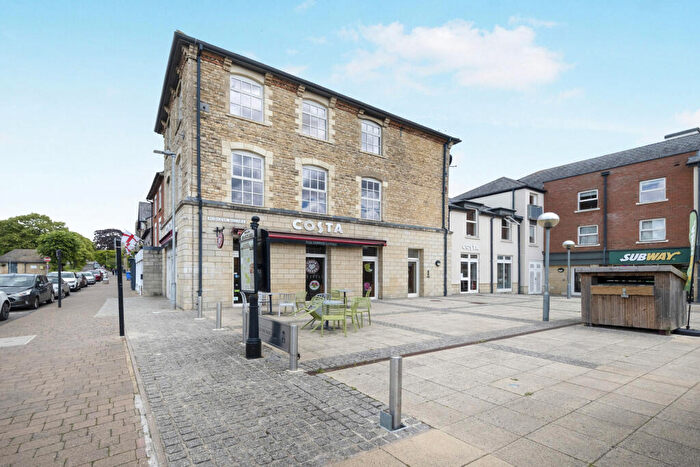 2 Bedroom Flat To Rent In Burgess Square, Brackley, NN13