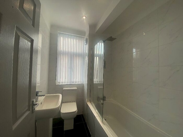 2 Bedroom Apartment To Rent In Edge Grove, Liverpool, Merseyside, L7