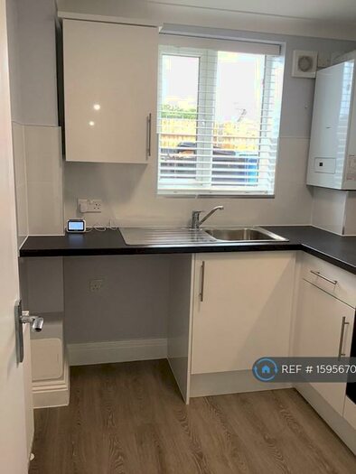 2 Bedroom Flat To Rent In St. Georges Court, Poole, BH12