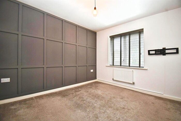2 Bedroom Semi-Detached House For Sale In Middlesex Road, Hull, HU8