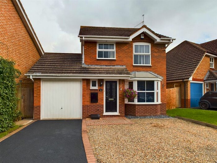 3 Bedroom Detached House For Sale In Walmer Crescent, Worcester, Worcestershire, WR4