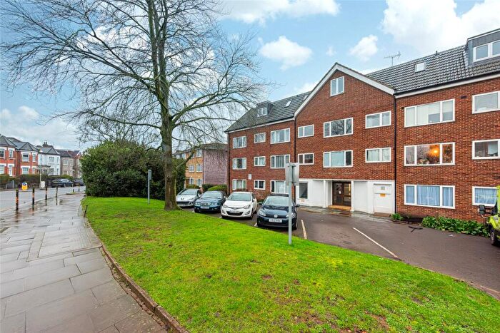Apartment To Rent In Finchley Lodge, North Finchley, London, N12