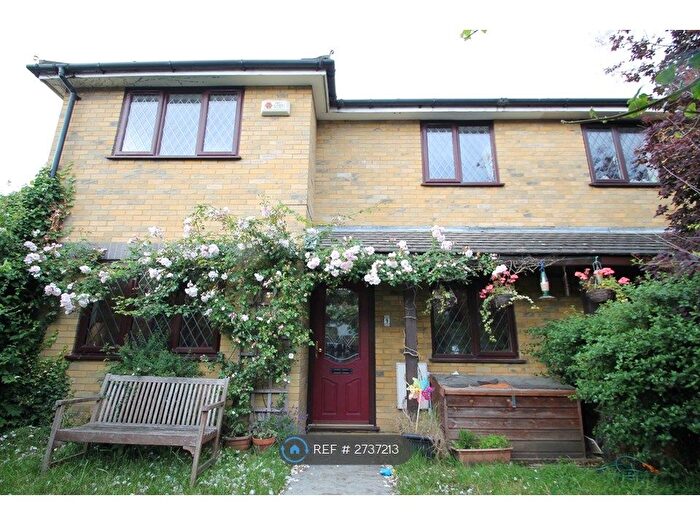 2 Bedroom Semi Detached House To Rent In Rackham Mews, London, SW16