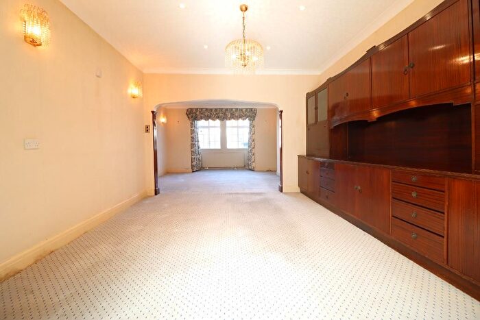 5 Bedroom Semi Detached House To Rent In Fairview Way, Edgware, Middlesex, HA8