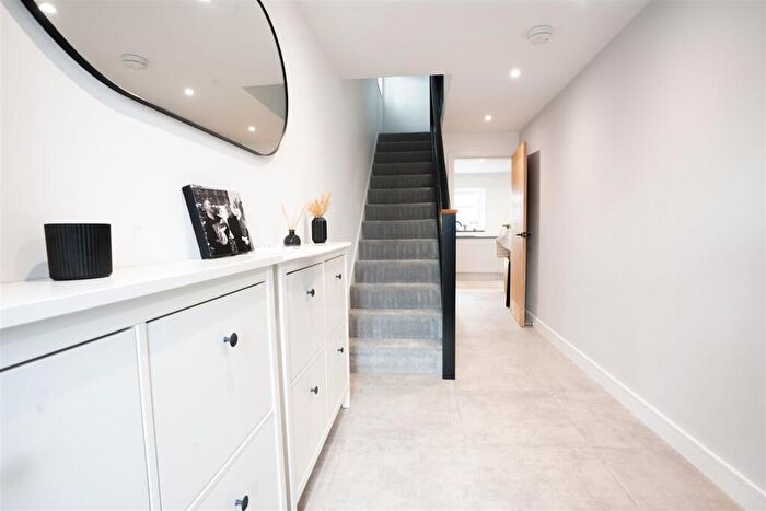 3 Bedroom End Of Terrace House For Sale In Hillcrest Drive, Queensbury, Bradford, BD13