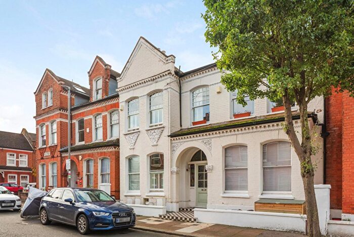 2 Bedroom Flat To Rent In Dafforne Road, London, SW17