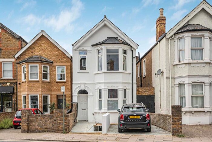 2 Bedroom Flat For Sale In Richmond Road, Kingston Upon Thames, KT2